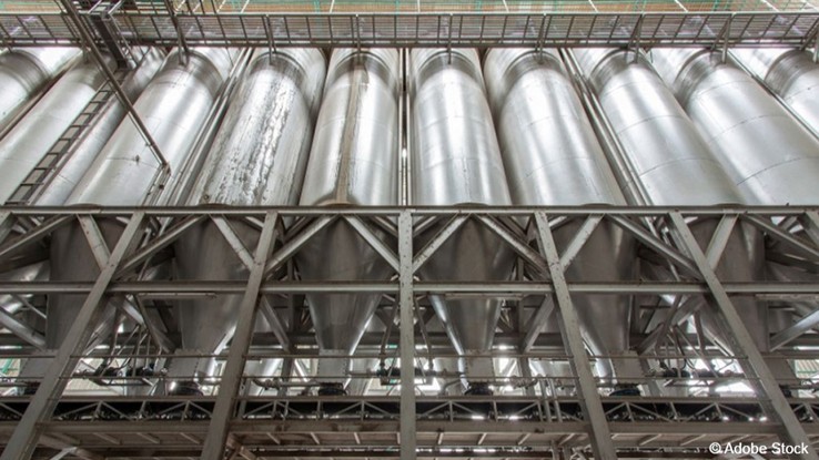 Gravimetrinen pinnanmittaus astioissa