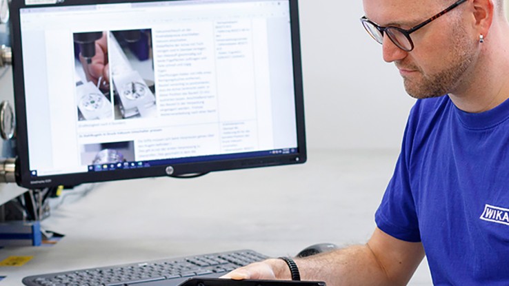 Pressure measuring instruments